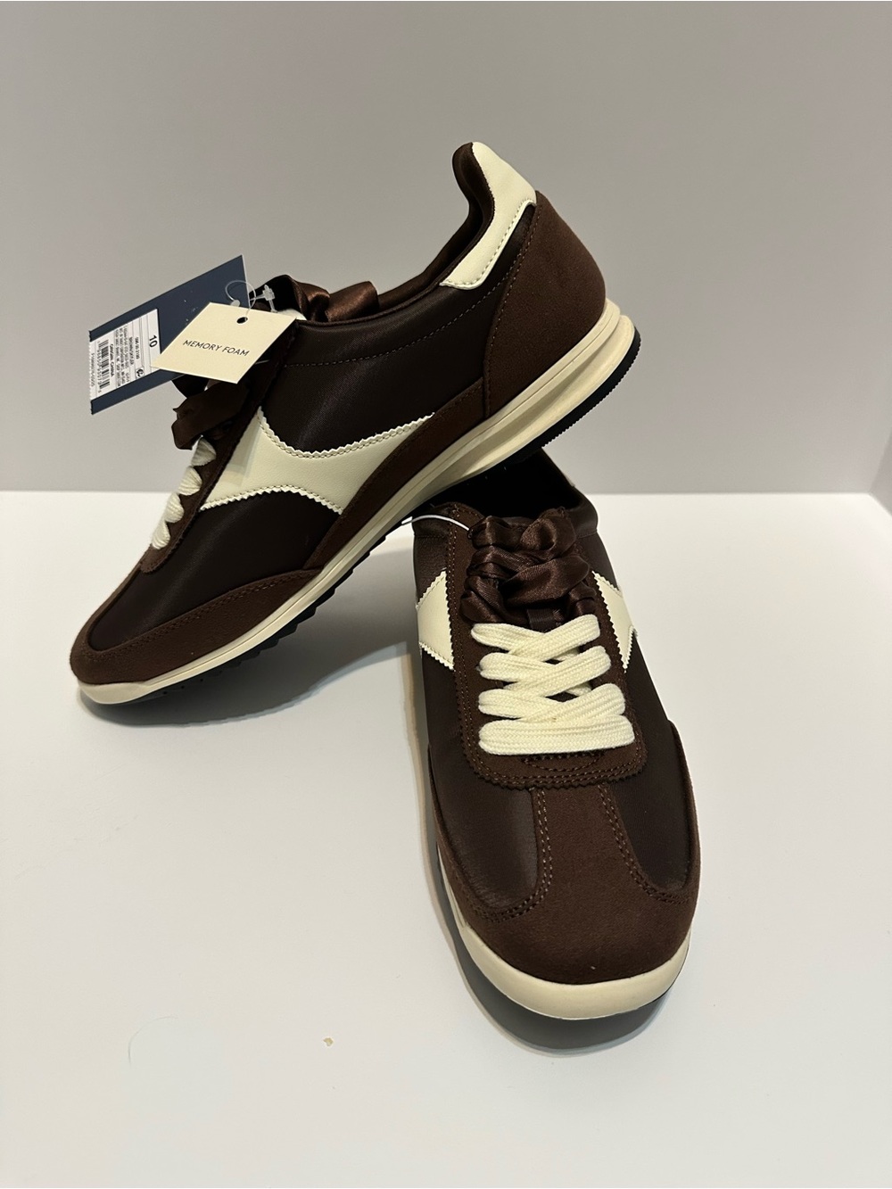 NEW Universal Thread Women’s Skyler Tennis Shoes sz. 10